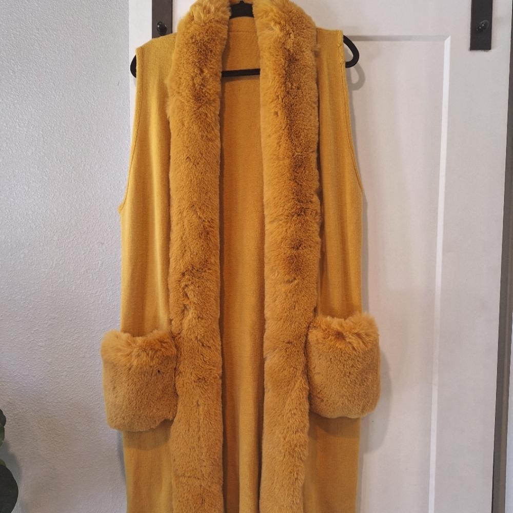 Vintage Long Sweat Vest with Fur Cuff and Pockets